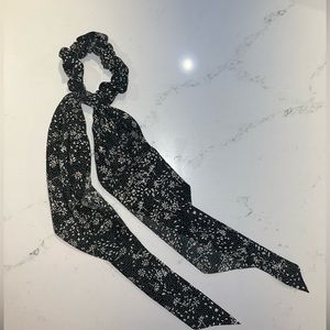 black and white hair tie